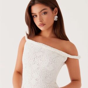 Elegant Off-Shoulder White Lace crop top